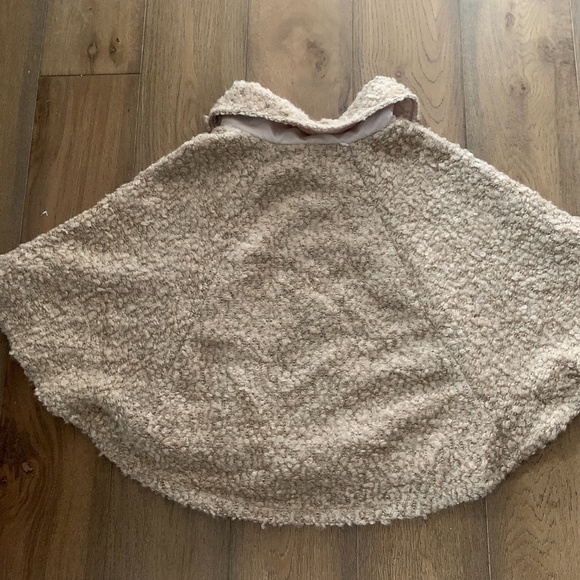 Teddy Bear Cape - Picture 5 of 7